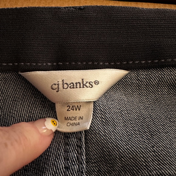 CJ Banks Denim Capris Size Darker Wash 24W - Picture 3 of 3